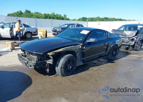 2009 Ford Mustang Gt/Gt Premium z USA, uszkodzony, nr VIN 1ZVHT82H195145878